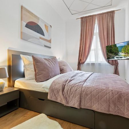Luxe Living At Old Town Center Apartment Bratislava Exterior foto