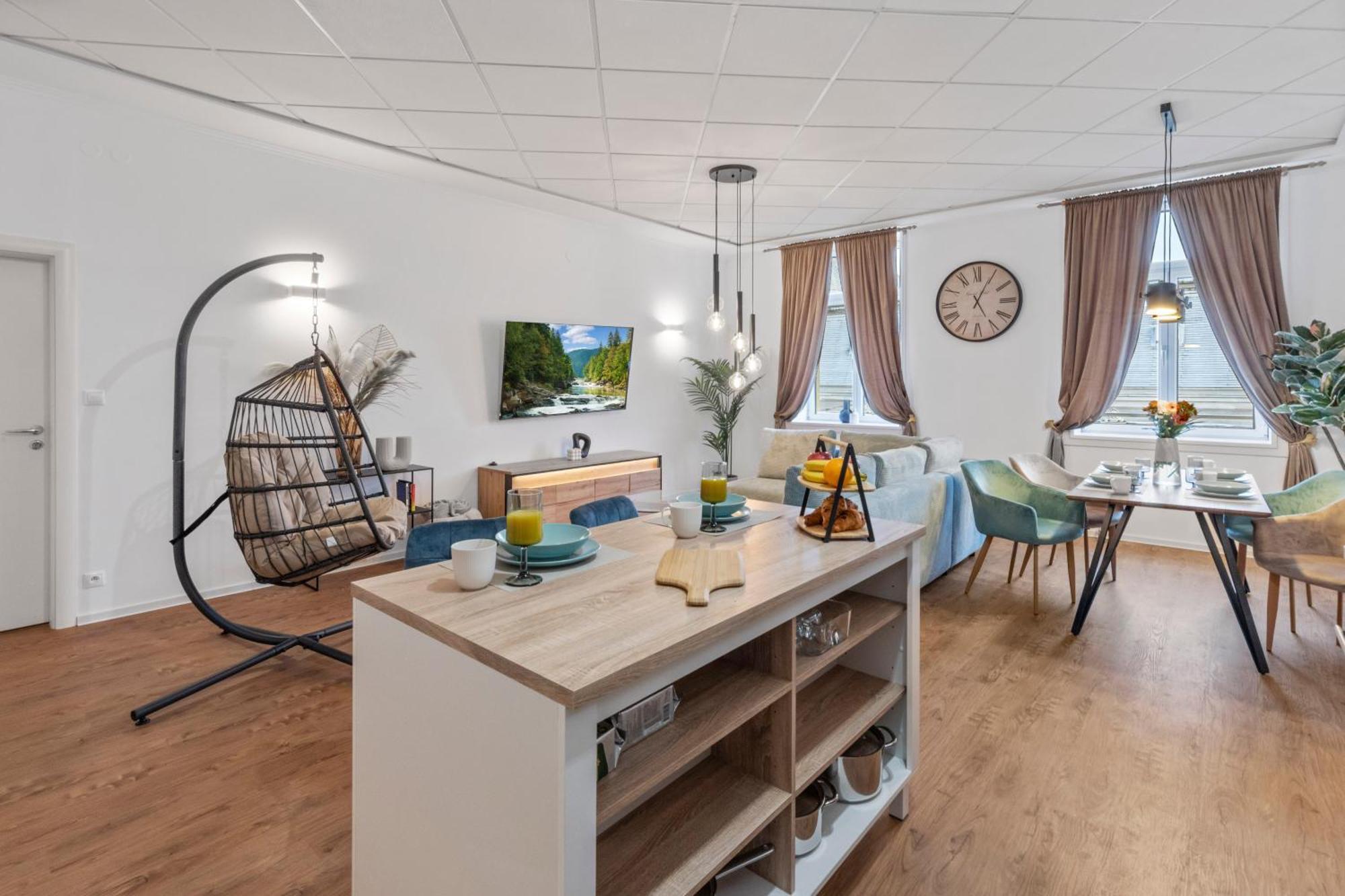 Luxe Living At Old Town Center Apartment Bratislava Exterior foto